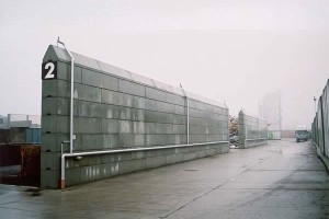 Betontrennwände mit Sprinkleranlage